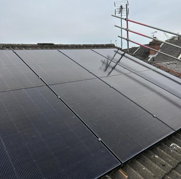 Solar PV array completed on a tiled roof – Margav Energy
