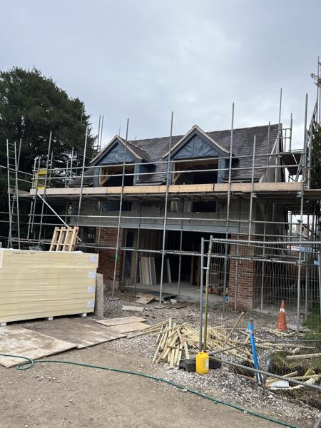 Scaffold access around a new build – Staff4dshire Scaffolding